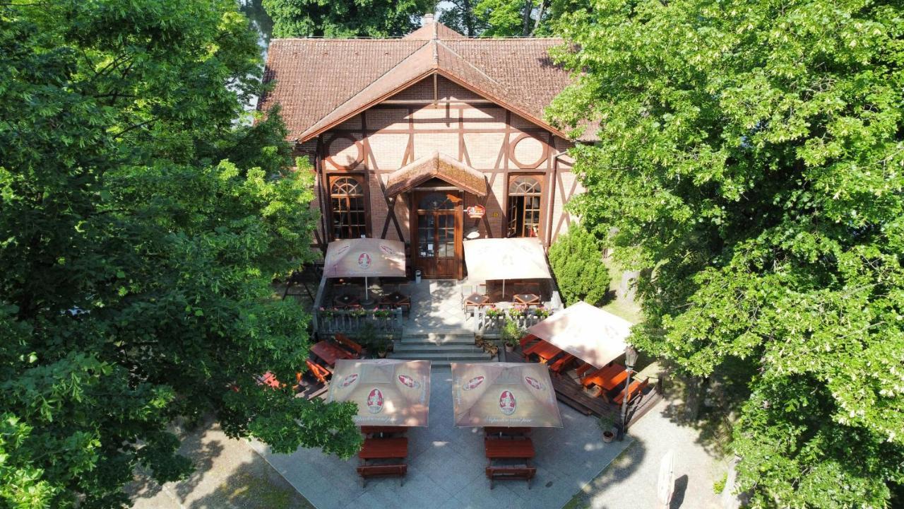 Penzion Restaurace Ostrov Hotel Pisek  Exterior photo